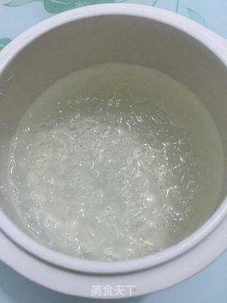 萌发花胶 ·  草莓燕窝的做法步骤：3