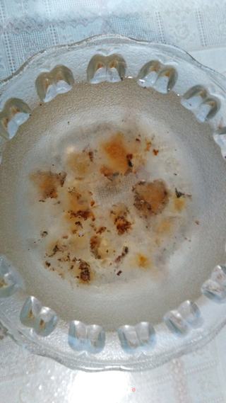 桃胶雪梨羹的做法步骤：2