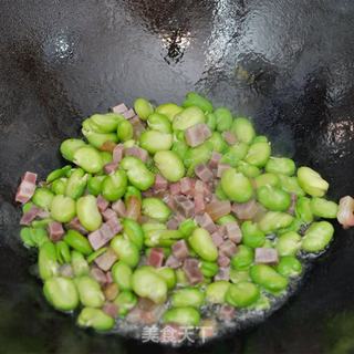 蚕豆火腿焖饭的做法步骤:4