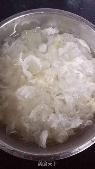 银耳红薯羹的做法步骤：1