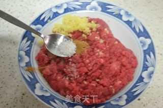 牛肉韭黄饺子的做法步骤:5
