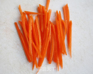 肉丝豆芽焖饼的做法步骤:3
