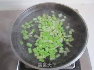 【湖北】胡萝卜西芹拌花生的做法步骤:5