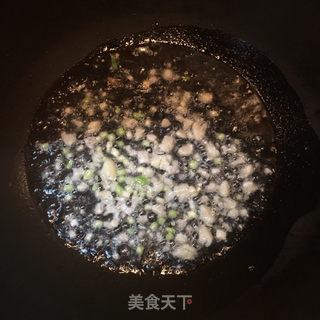 腊肠毛豆炒饭的做法步骤：3