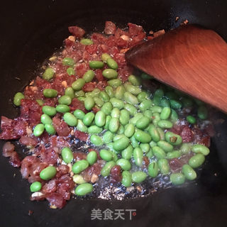 腊肠毛豆炒饭的做法步骤：5