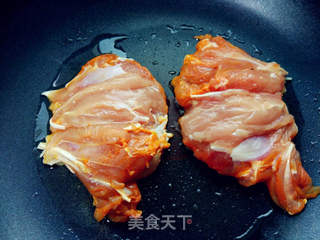 奥尔良板烧鸡腿堡的做法步骤:14