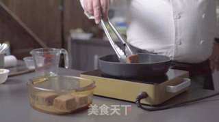 金枪鱼腩配鲟鱼子酱的做法步骤:4