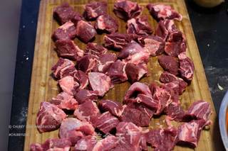 圣诞派对大餐系列:法式红酒烩牛肉 Beef Burgundy 的做法步骤:3
