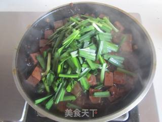 韭菜炒鸭血的做法步骤:8