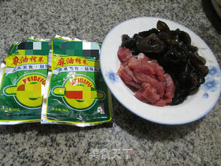 #榨菜丝里脊肉炒黑木耳 的做法图解2