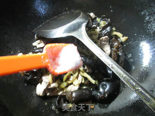 #榨菜丝里脊肉炒黑木耳 的做法图解7