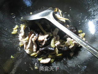 #榨菜丝里脊肉炒黑木耳 的做法图解9