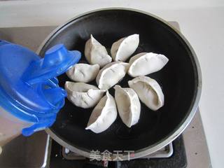 【湖北】冰花煎饺的做法步骤:2