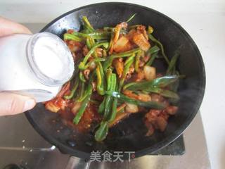 #辣白菜炒五花肉的做法图解7