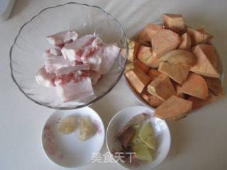 【湖北】土猪肉烧红薯的做法步骤：1