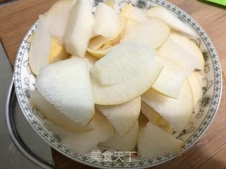 雪梨银耳枸杞美容汤的做法步骤:4