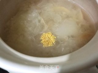 雪梨银耳枸杞美容汤的做法步骤:5