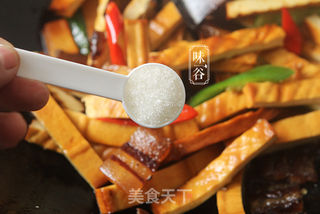 豆干炒腊肉的做法步骤:8