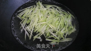 炝拌芹菜土豆丝的做法步骤:4