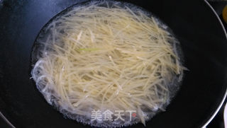 炝拌芹菜土豆丝的做法步骤:5