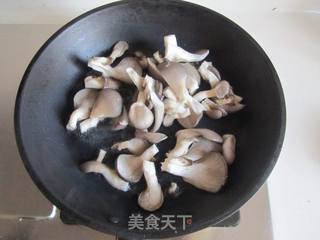 平菇炒小白菜的做法步骤:2