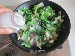 平菇炒小白菜的做法步骤:5