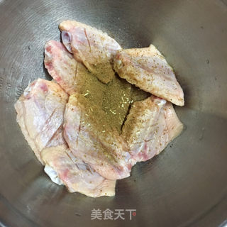 煎孜然鸡翅的做法步骤：2