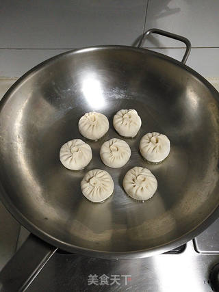 鲜肉白萝卜水煎包的做法步骤:11