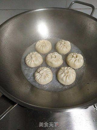 鲜肉白萝卜水煎包的做法步骤:13