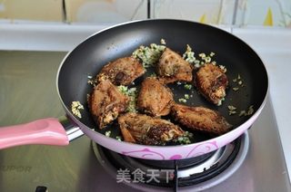 蒜香鸡翅的做法步骤:7