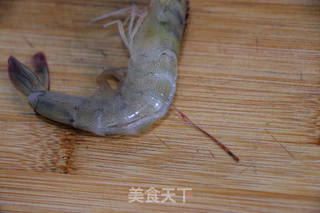 鲜虾粉丝煲 的做法步骤:2