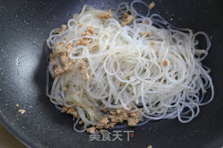 鲜虾粉丝煲 的做法步骤:10