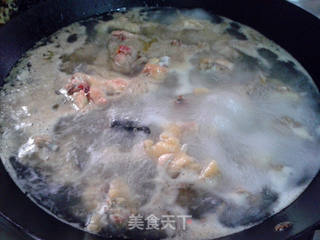 【四川】】姜汁热窝鸡的做法步骤：1