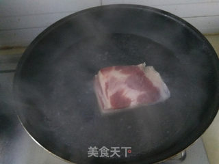 【东北】五花肉酸菜血肠的做法步骤:2