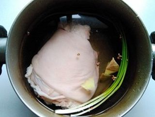 【上海】冰糖炖蹄髈的做法步骤:2