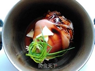 【上海】冰糖炖蹄髈的做法步骤:4