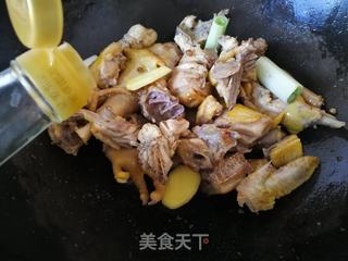 【湖南】红参枸杞土鸡汤的做法步骤：7