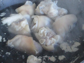 【河南】砂锅猪蹄的做法步骤:2