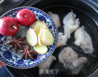 【河南】砂锅猪蹄的做法步骤:3