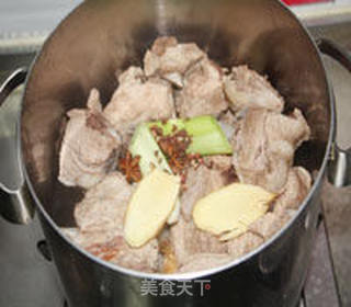 【辽宁】大骨头炖酸菜的做法步骤:6