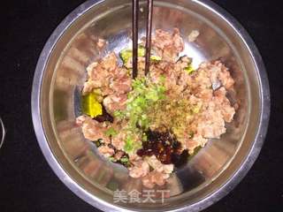 【东北】芽菜猪肉水煎包的做法步骤:5
