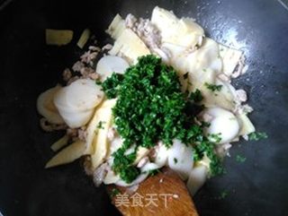 【上海】荠菜炒年糕的做法步骤:9