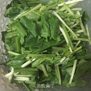 【广东】蒜蓉菠菜的做法步骤：1