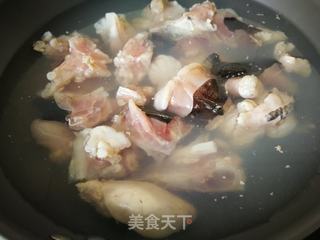 【烟台】安康鱼豆腐汤的做法步骤:3