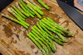 芦笋杏鲍菇酿鸡翅(含鸡中翅去骨全视频教程)的做法步骤:2