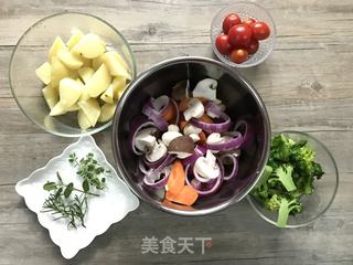 迷迭香杂蔬烤法式羊排的做法步骤:2