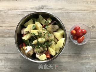 迷迭香杂蔬烤法式羊排的做法步骤:3