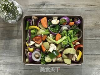 迷迭香杂蔬烤法式羊排的做法步骤:5