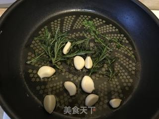 迷迭香杂蔬烤法式羊排的做法步骤:7