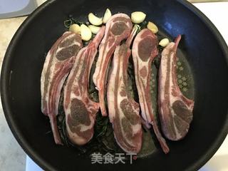 迷迭香杂蔬烤法式羊排的做法步骤:8